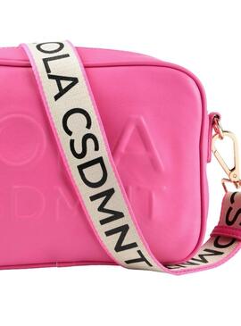 Bandolera fucsia con logo en relieve